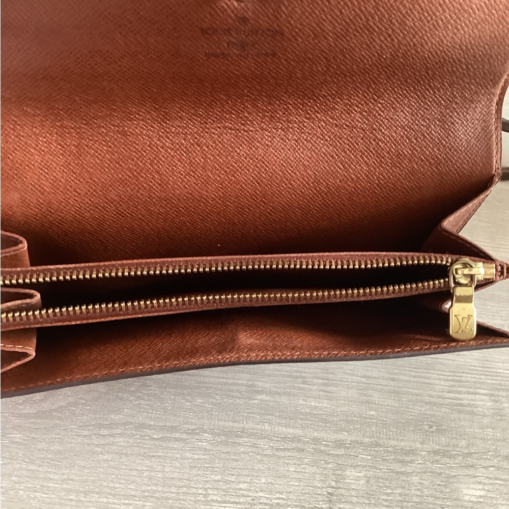 LV Sarah Monogram Wallet - Picture 8 of 8